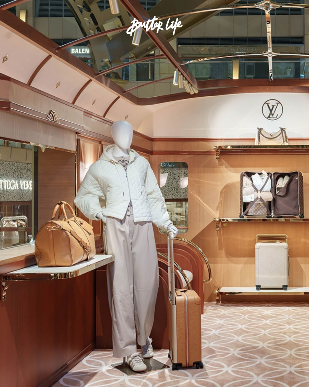 Louis Vuitton Hong Kong Tren Temalı Mağazası