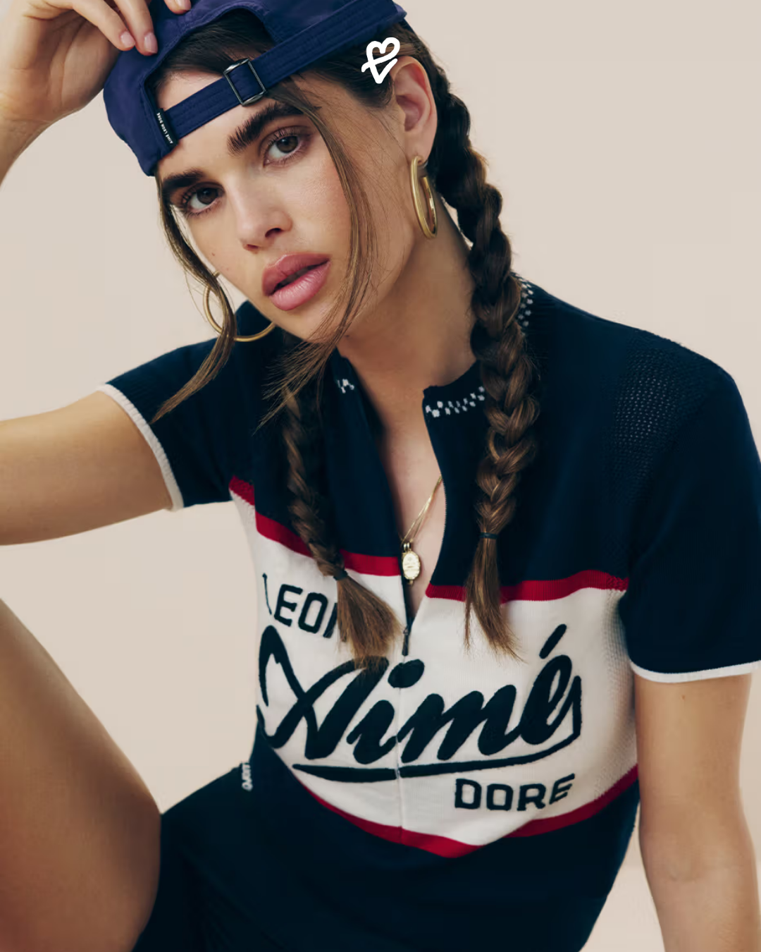 Aimé Leon Dore Women's Capsule koleksiyonundan keten trençkot ve modern şehir stilini yansıtan parçalar