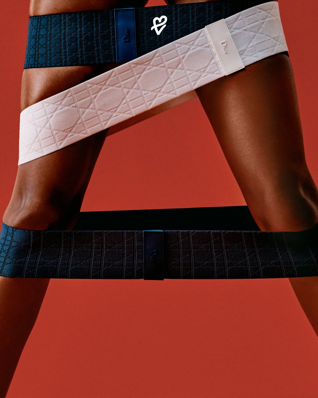 Dior Haute Wellness koleksiyonunda yer alan cannage desenli yoga matı, pilates ekipmanları ve lüks wellness aksesuarları
