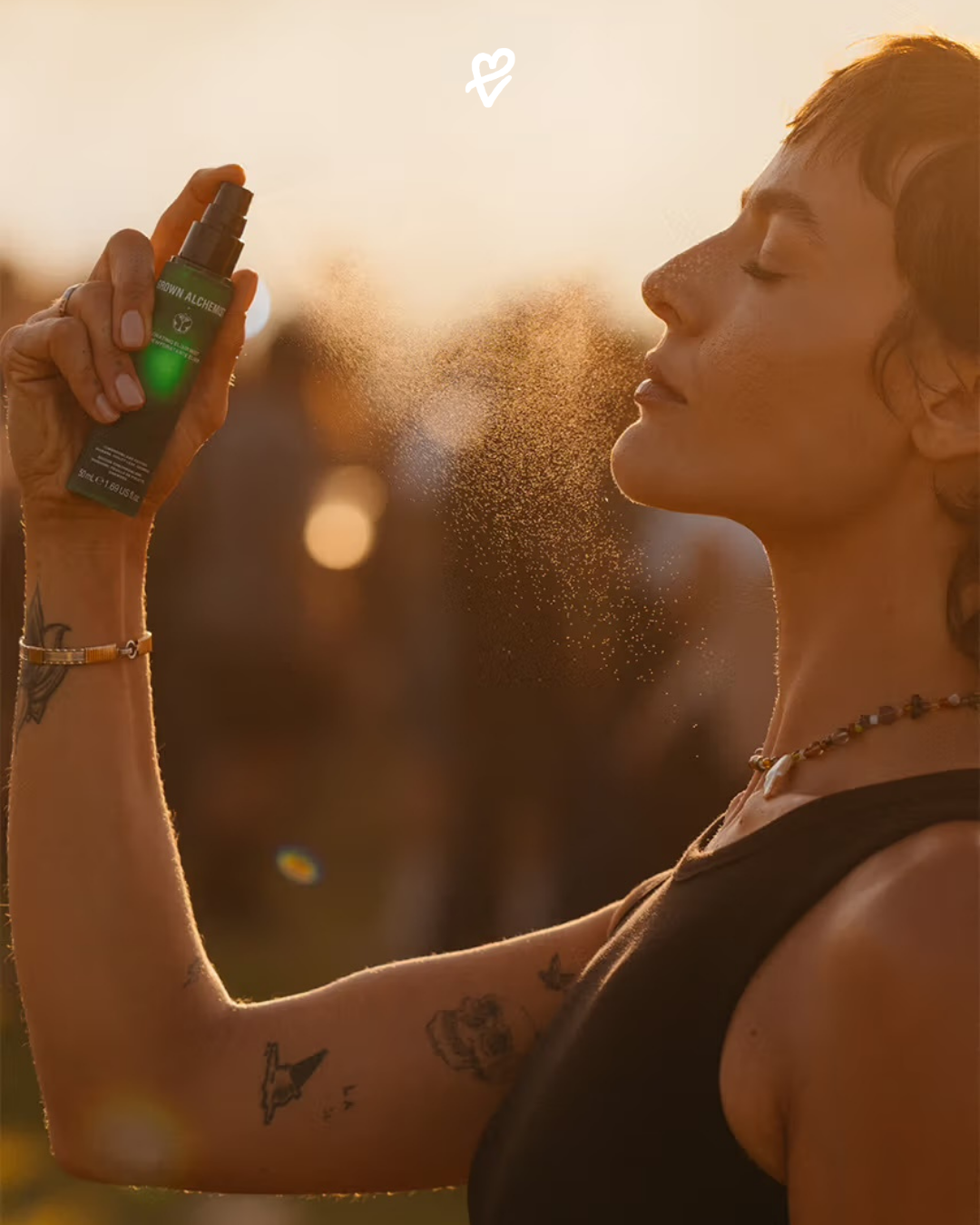 Tomorrowland festival deneyimini wellness anlayışıyla buluşturan Grown Alchemist iş birliğini temsil eden editöryel festival atmosferi.