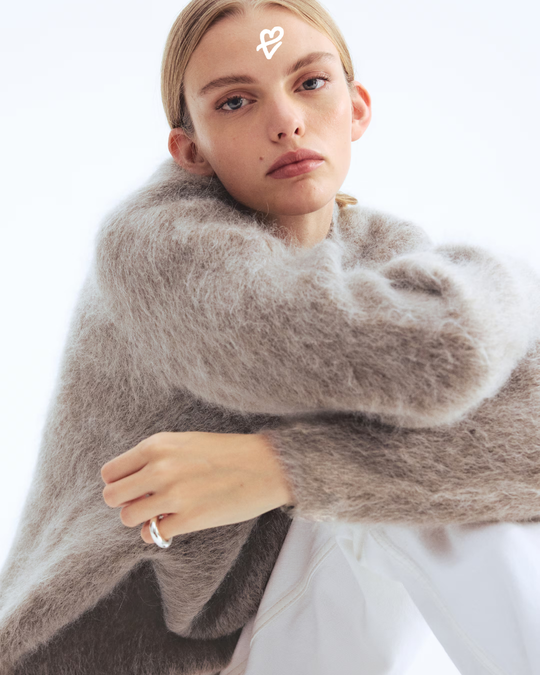 H&M 2025 Sonbahar Koleksiyonu’ndan modern silüetler ve örgü dokularla hazırlanmış kombinler