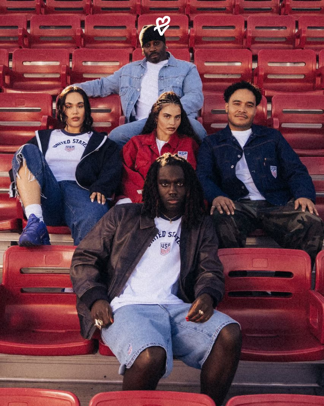Levi's denim koleksiyonuyla Dünya Kupası ruhunu yansıtan modern taraftar stili