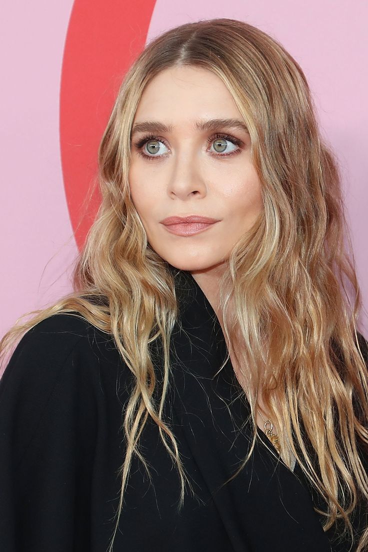 Kadın ve erkek modeller üzerinde uygulanmış Olsen tuck saç stili örnekleri