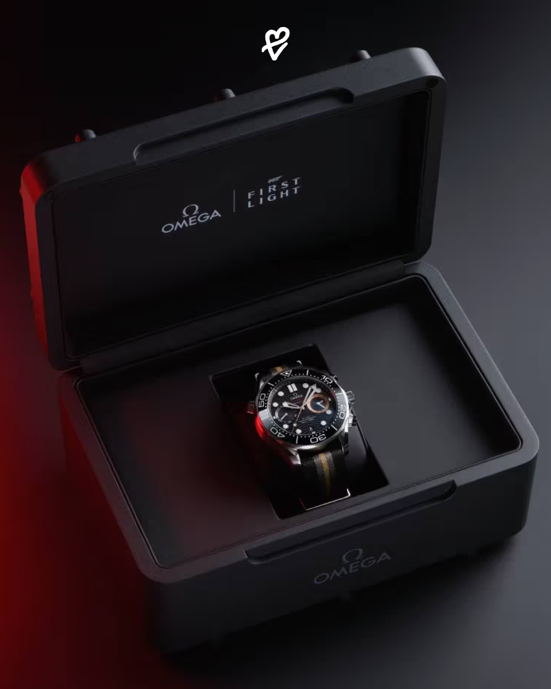 Omega Seamaster 007 First Light chronograph modelinin siyah seramik detaylı modern Bond tasarımı