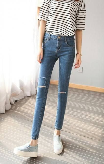 Kadın ve erkek modellerin skinny pantolon ve ceketle oluşturduğu modern kombin örnekleri