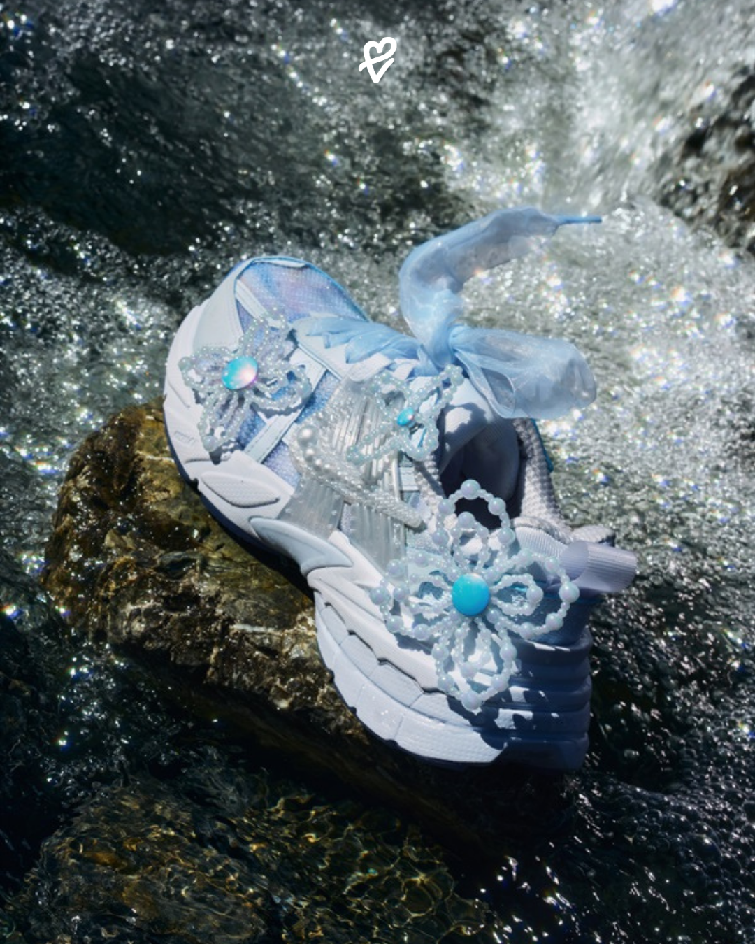 Susan Fang × Nike Grace in Motion koleksiyonundan çiçek motifli sneaker ve zarif tasarım detayları