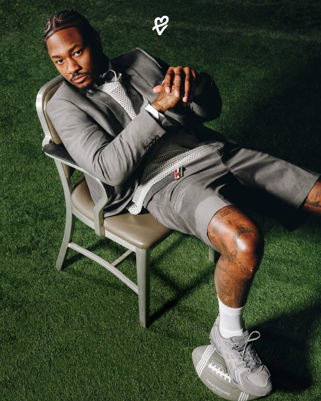 Thom Browne x ASICS GEL-Kayano 14 sneaker koleksiyonuna ait siyah, gri ve beyaz ayakkabı modelleri