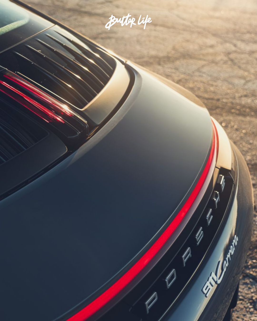 2025 Porsche 911 Carrera dış tasarım ve modern detaylarıyla öne çıkan spor otomobil