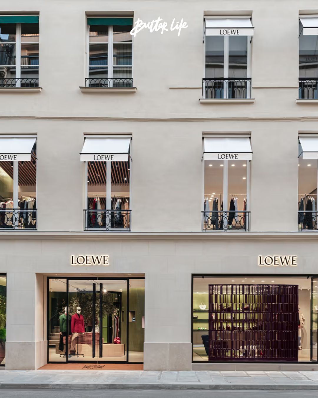 Casa Loewe St. Honoré, Loewe'nin sanat ve modayı birleştirdiği, koleksiyoner ruhunu yansıtan mimarisiyle klasik mağazacılığa farklı bir yorum getiriyor.