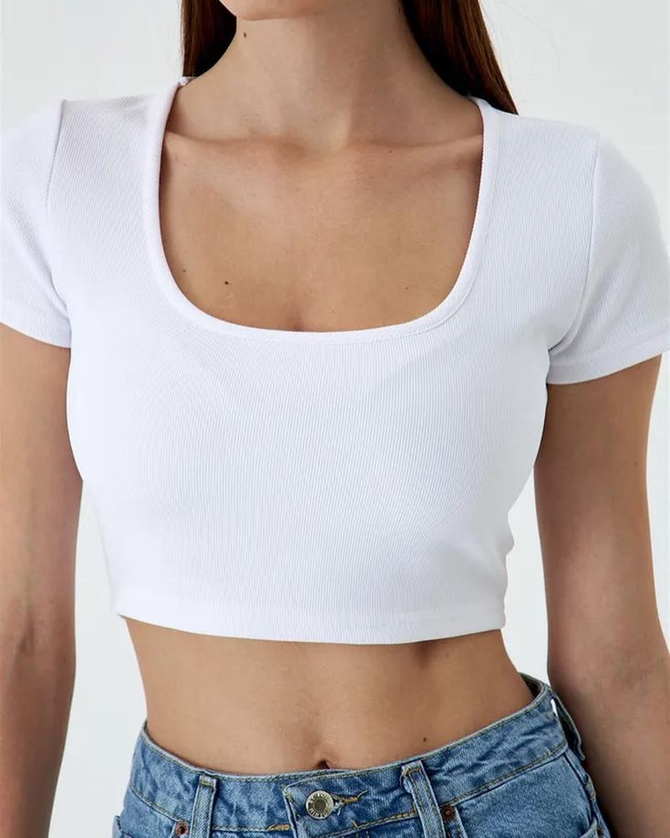 Crop Top Nedir, Nasıl Kombinlenir?