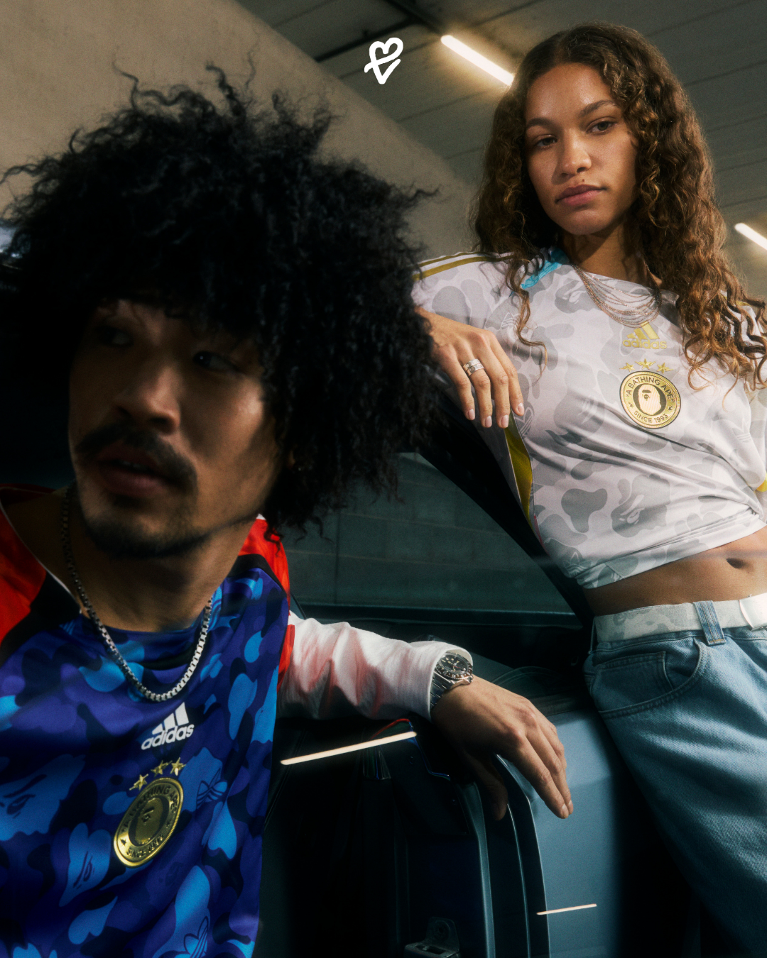 adidas ve BAPE iş birliğiyle hazırlanan Teamgeist detaylı kamuflaj desenli Dünya Kupası temalı forma koleksiyonu.
