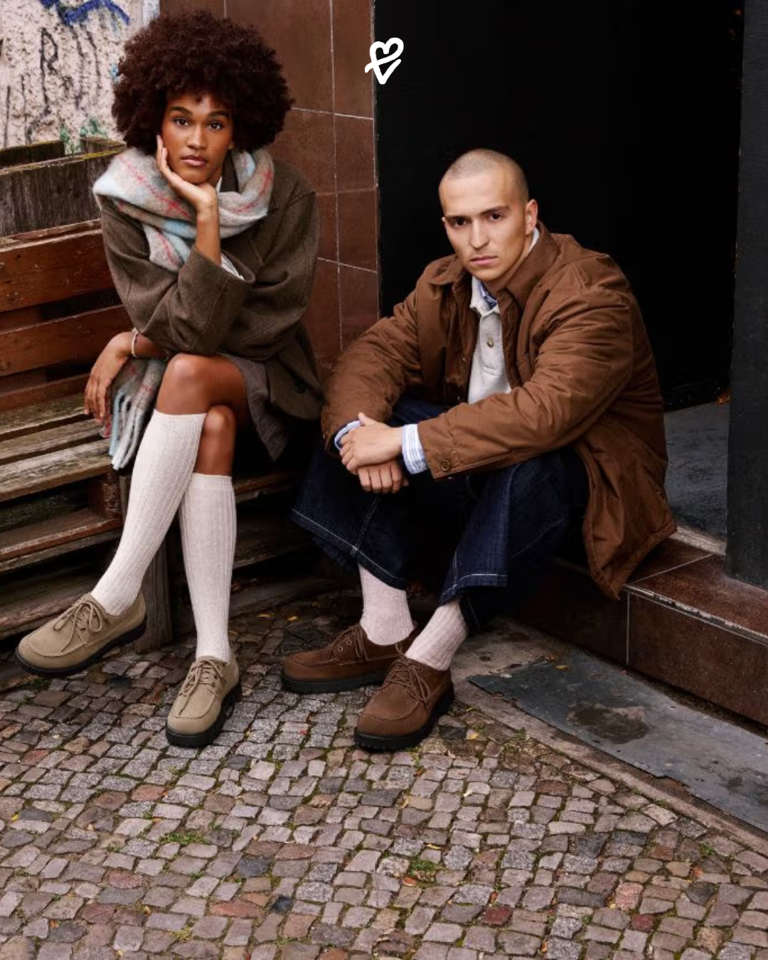 Birkenstock Highwood Moc Low modeli, minimalist tasarımı ve süet dokusuyla şehirde giyilen unisex ayakkabı.