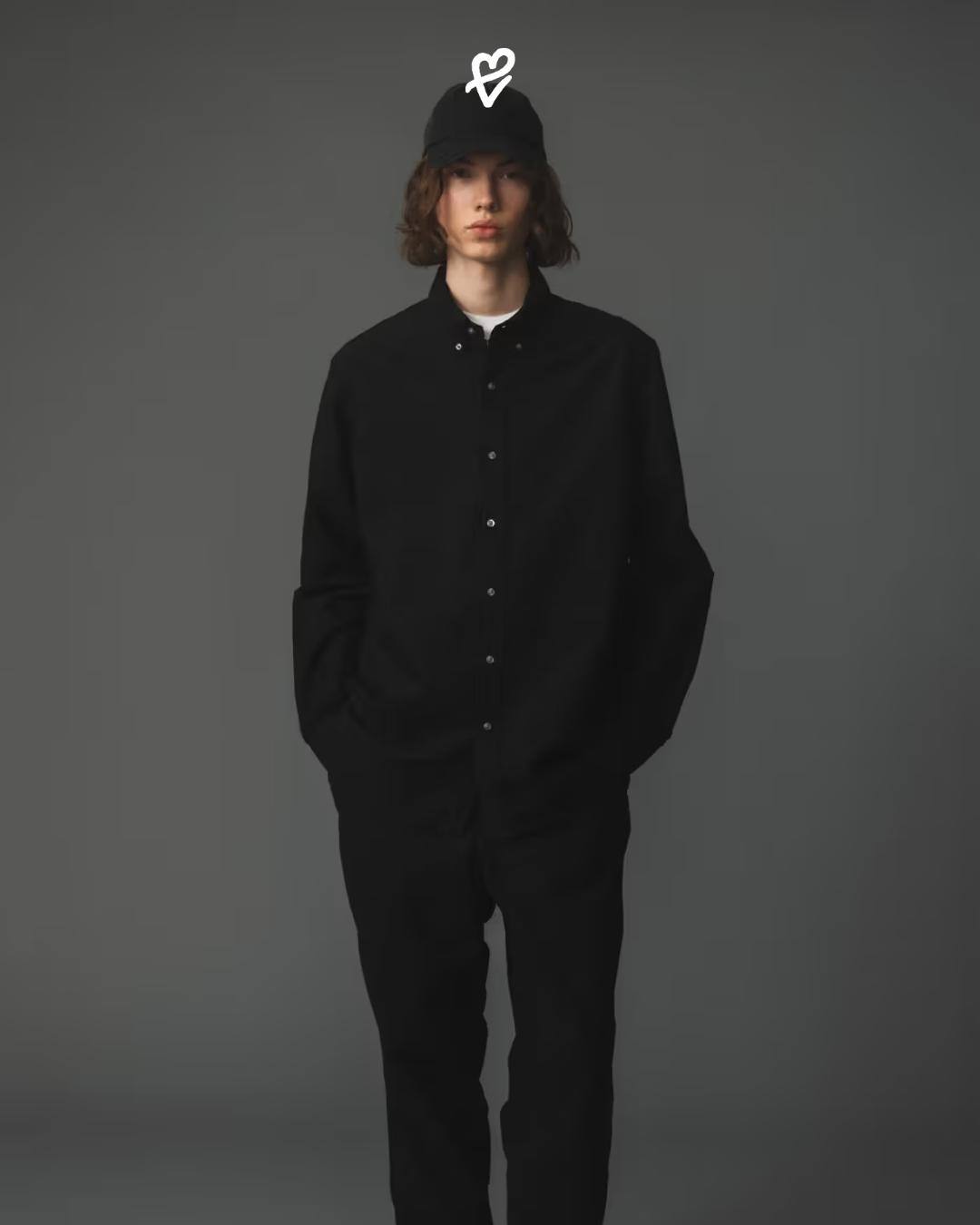 Polo Ralph Lauren x Ron Herman iş birliğinden doğan Black Garment Dye koleksiyonundan siyah Oxford gömlek ve tişört detayları