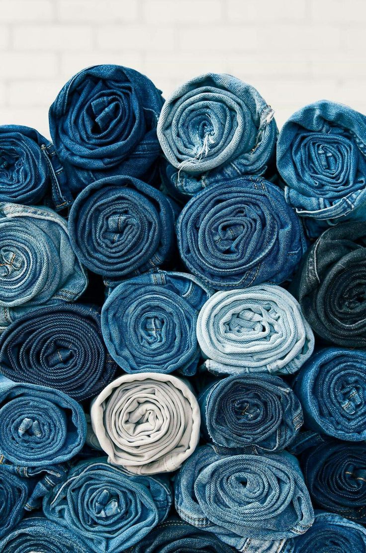 Kot pantolondan çantaya denim kumaşla üretilmiş modern giyim ürünleri