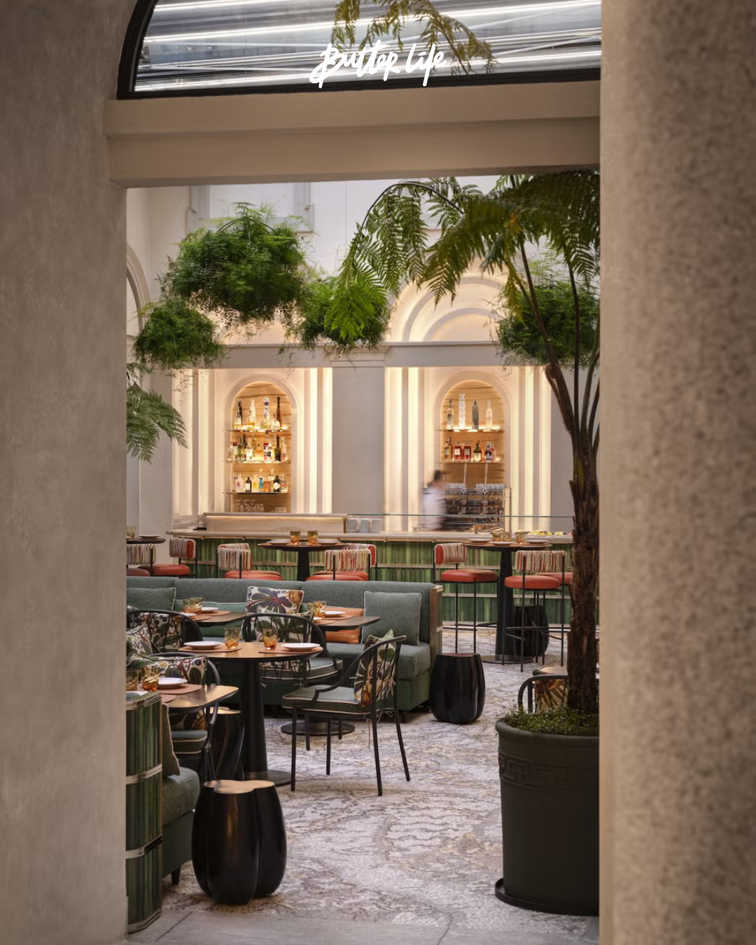 Milano’da Louis Vuitton ve Da Vittorio işbirliğiyle tasarlanan Leoni restoranının iç mekân görünümü