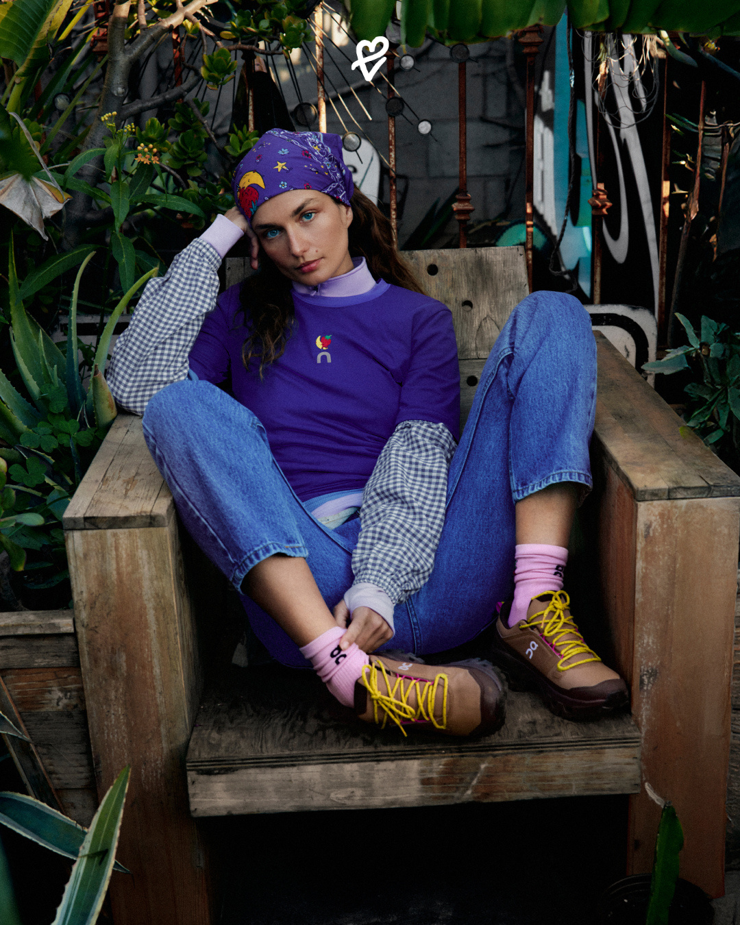 Güney Los Angeles’ta kentsel tarım alanlarında, On x Sky High Farm 2026 koleksiyonundan parçalarla poz veren modeller