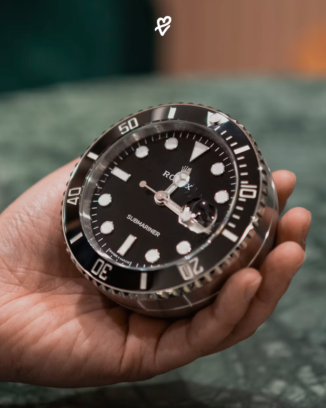 Rolex Submariner Desk Clock 2025 modeli, siyah kadranlı, seramik bezelli masa saati tasarımı