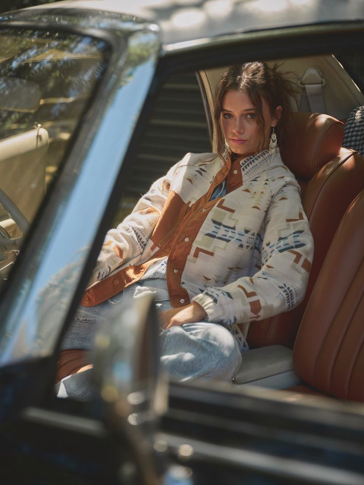 Modern şehir stiline uyarlanmış Western giyim kombin önerileri